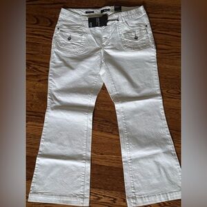 a.n.a. A New Approach White Modern Flare Leg Jeans brand new never worn